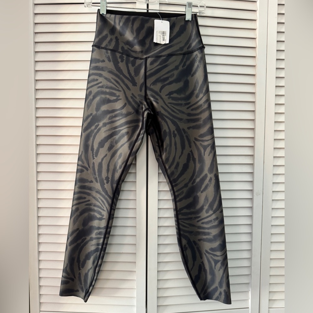 Evereve Gray and Black Knit Pants